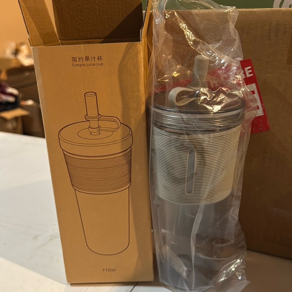 Brand new 24oz grey tumbler large straw for smoothies